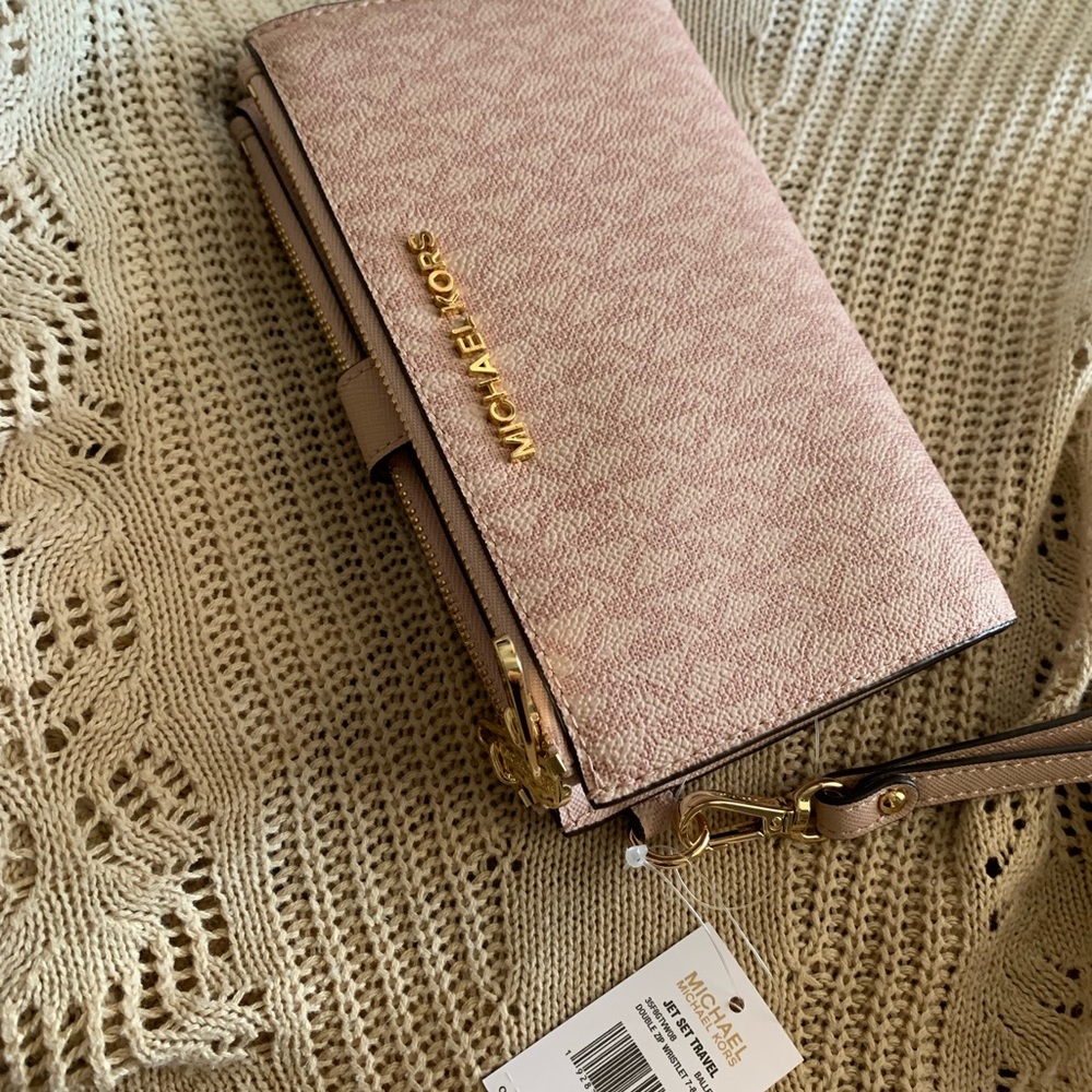 Last one 💕 New MK double zipper wristlet 💞 - Picture 5 of 6